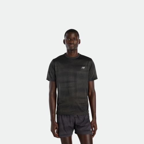 Remera RC Essential Printed Hombre NEW BALANCE - BLACK DARK GREY